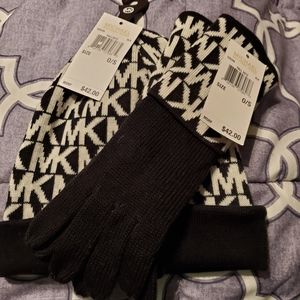 Michael kors hat set